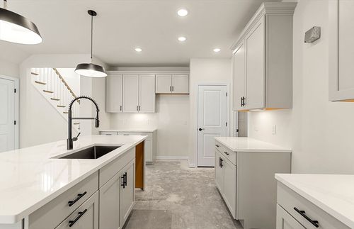 3-34 E Point Dr, Rumford, RI, 02916-3527 | Card Image