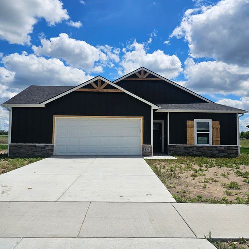 130 S Gatewood St, Valley Center, KS, 67147-4740 | Card Image