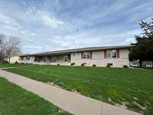 16-1233 47th Avenue Ct, East Moline, IL, 61244-4451 | Card Image