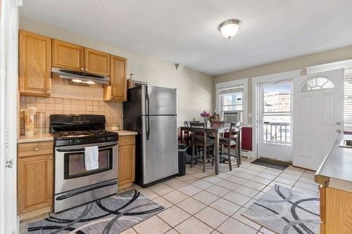 unit-2-31 Weston St, Waltham, MA, 02453-7722 | Card Image