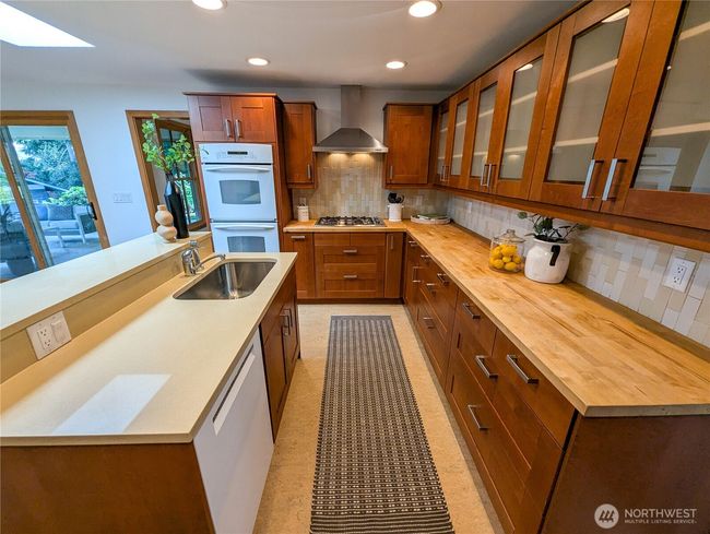 9233 Se 59 Th St, House other with 4 bedrooms, 3 bathrooms and null parking in Mercer Island WA | Image 4