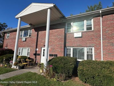 1D - 136 N Chestnut Street, Condo with 2 bedrooms, 1 bathrooms and null parking in New Paltz NY | Image 2