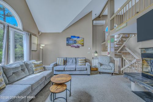 9 Rockspring Ct, Lake Harmony, PA, 18624 | Card Image