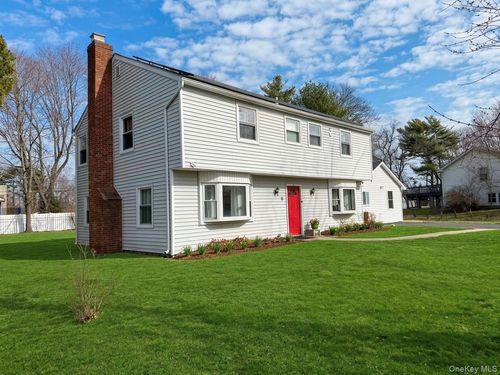 11 Manor Ln, Stony Brook, NY, 11790-2817 | Card Image