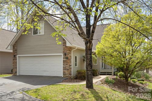 2115 Cumming Woods Ct, Hendersonville, NC, 28739-8830 | Card Image