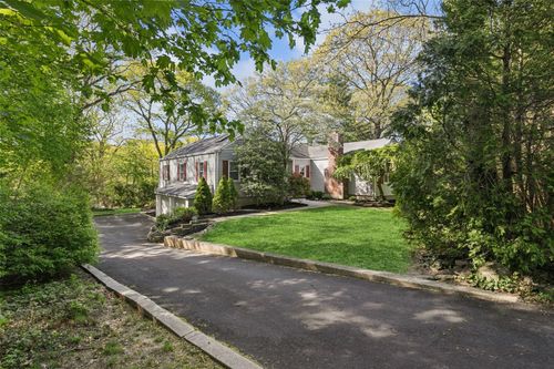 22 Washington Dr, Huntington, NY, 11743-3011 | Card Image
