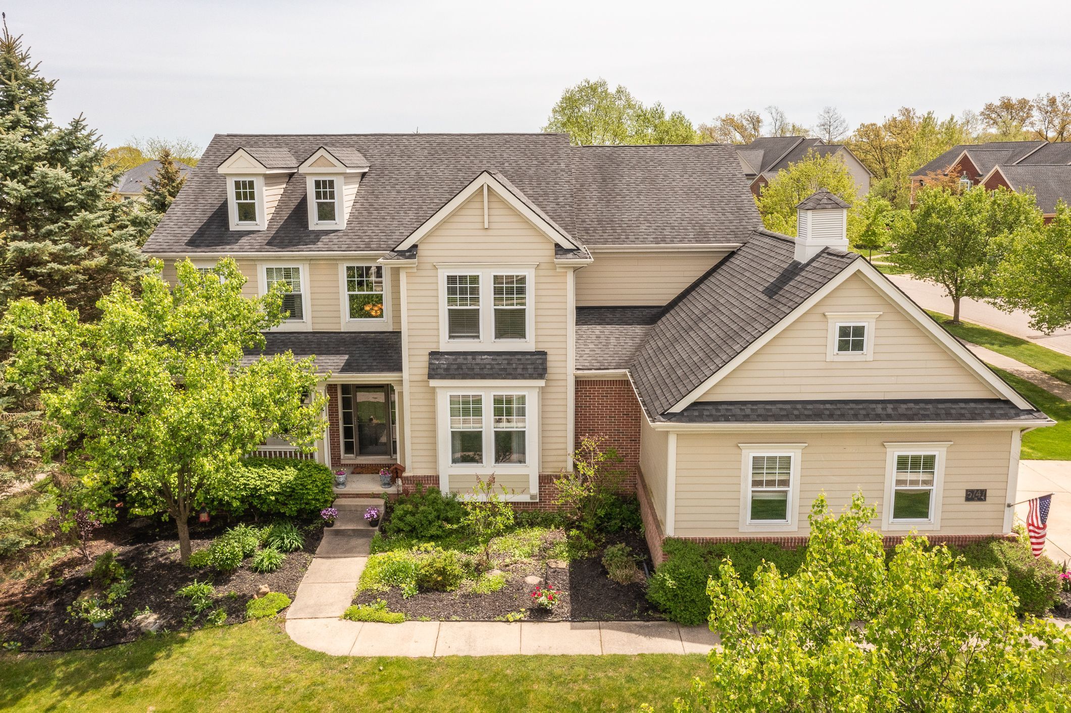 Strawberry Cir, Commerce Township, MI 48382