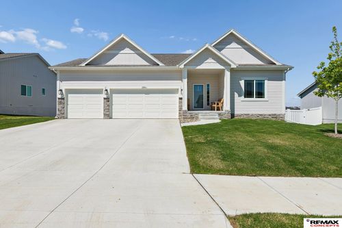 12104 S 107th Ave, Papillion, NE, 68046-5953 | Card Image