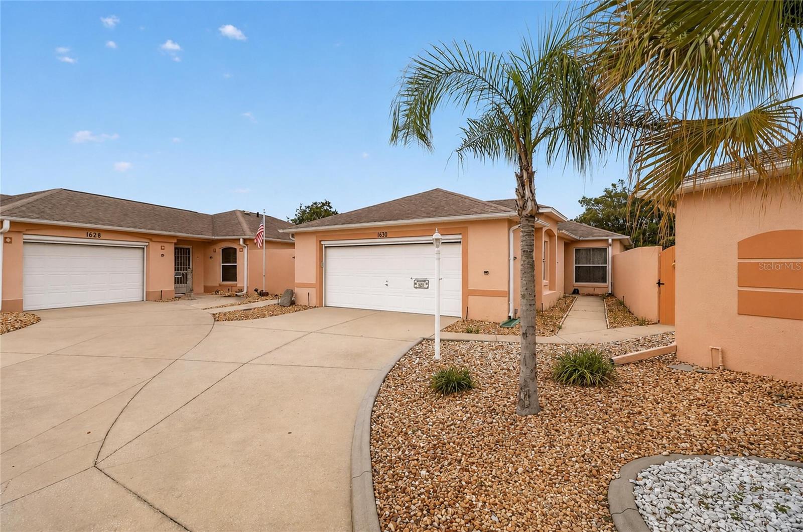 Residential Lease in LADY LAKE 2