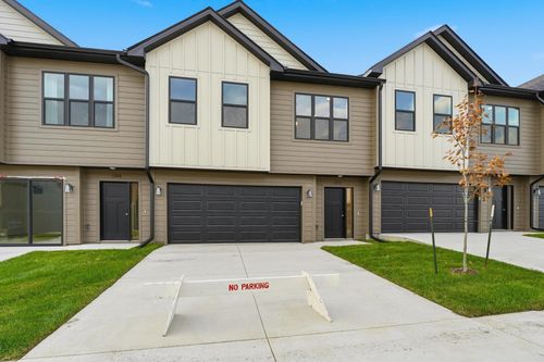 1372 Meadow Rose Pl, Waukee, IA, 50263-7909 | Card Image