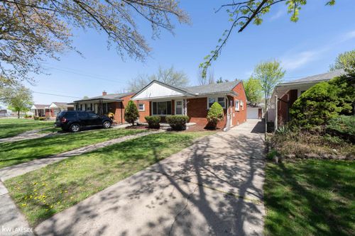 19637 Country Club Dr, Harper Woods, MI, 48225-1619 | Card Image