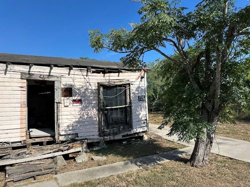 505 N Francis St, Bishop, TX, 78343-1901 | Card Image