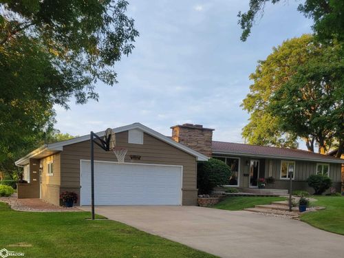 1003 2nd Ave Ne, Clarion, IA, 50525-1721 | Card Image