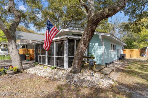 104 Se 5th St, Oak Island, NC, 28465-6705 | Card Image