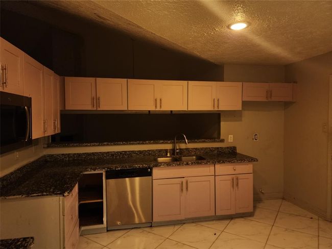 Kitchen | Image 6