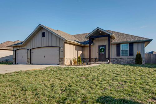 5565 W Pine St, Springfield, MO, 65802-7860 | Card Image