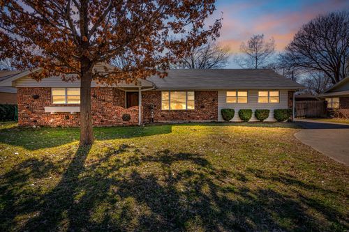 7408 Maple Dr, North Richland Hills, TX, 76180-6336 | Card Image