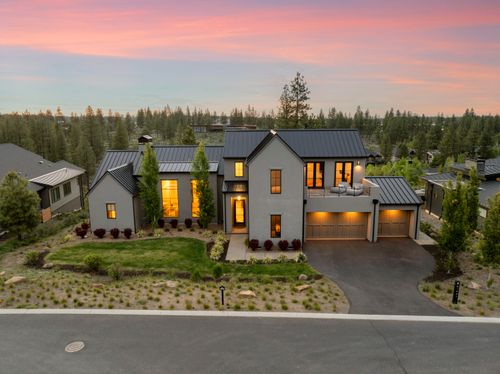61901 Hosmer Lake Dr, Bend, OR, 97702-3771 | Card Image