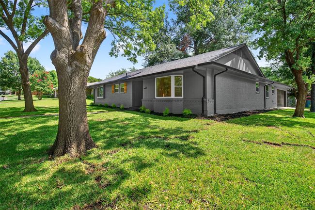 2705 N Ricketts St, House other with 3 bedrooms, 2 bathrooms and null parking in Sherman TX | Image 4