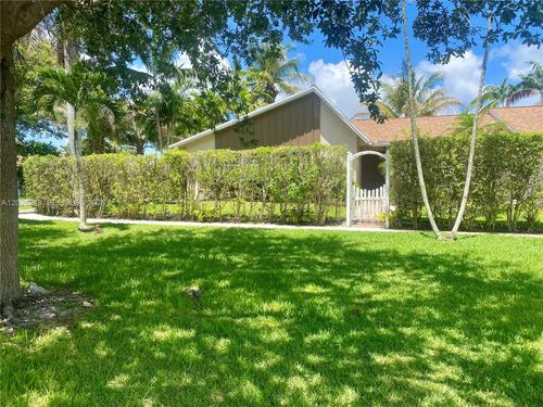 417 Se 4th St, Dania Beach, FL, 33004-4711 | Card Image