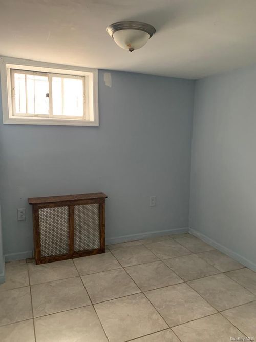 432 Beach 48th St, Far Rockaway, NY, 11691-1122 | Card Image