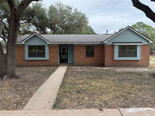 3002 Lamar Cir, El Campo, TX, 77437-2006 | Card Image