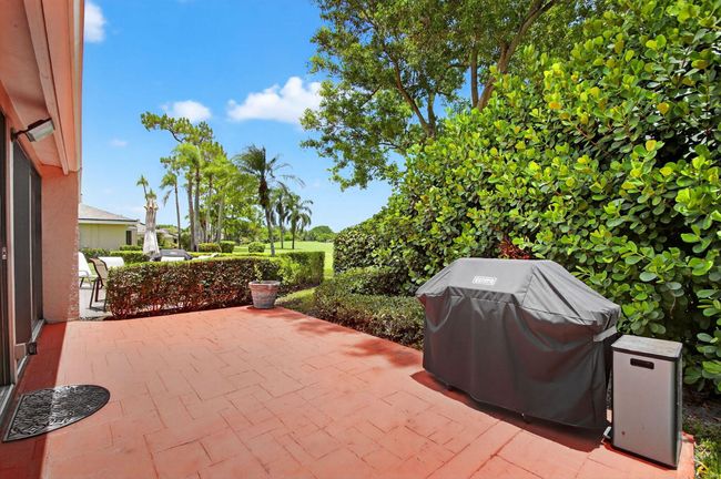 6858 Fountains Cir, Condo with 3 bedrooms, 3 bathrooms and null parking in Lake Worth FL | Image 55
