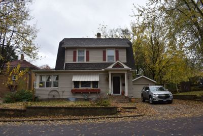 912 S 10th Street, House other with 3 bedrooms, 1 bathrooms and 1 parking in Pekin IL | Image 1