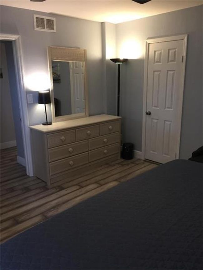 plenty of room for your belongings | Image 27