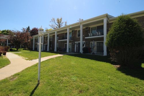 118 Evelyn Ln, Lake Geneva, WI, 53147-1984 | Card Image