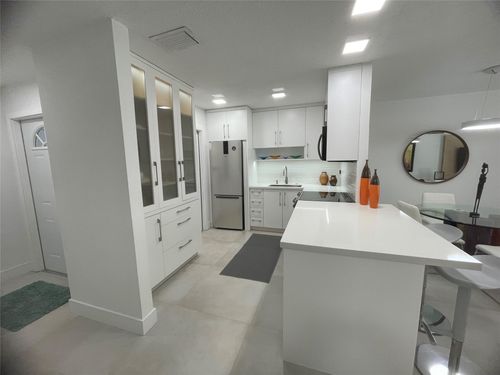 apt-117-604 Ne 2nd St, Dania Beach, FL, 33004-3327 | Card Image