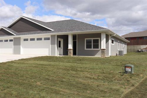 2354 Shagbark Lane Rd, Decorah, IA, 52101-9302 | Card Image