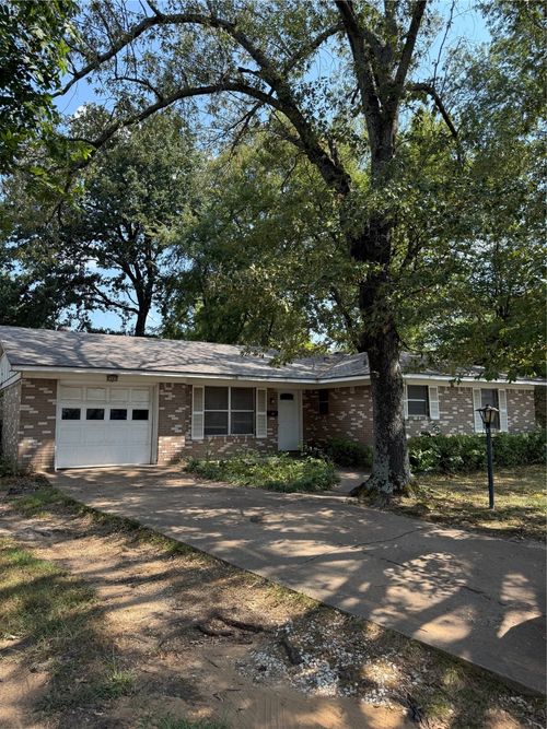 2995 Carson Ln, Paris, TX, 75460-6301 | Card Image