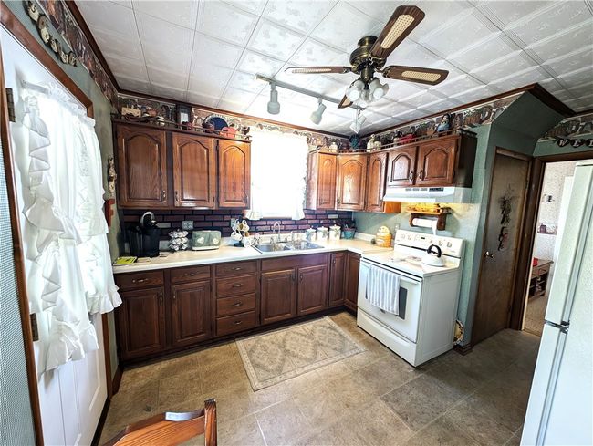 408 S Hickory St, House other with 3 bedrooms, 1 bathrooms and 1 parking in Scottdale PA | Image 6