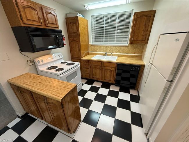 711 W 1 St St, Home with 1 bedrooms, 1 bathrooms and null parking in Winston-Salem NC | Image 9