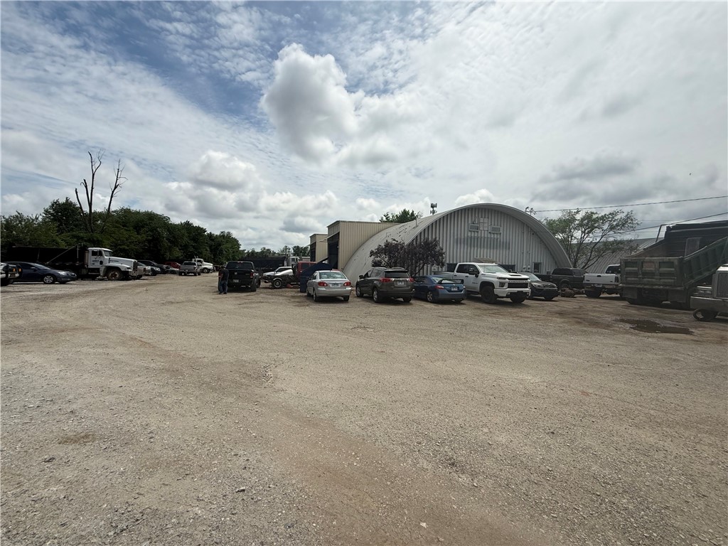 287 W County Line Rd, Springdale, AR 72764
