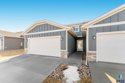 6901 W Gresford Pl, Sioux Falls, SD, 57106-2651 | Card Image