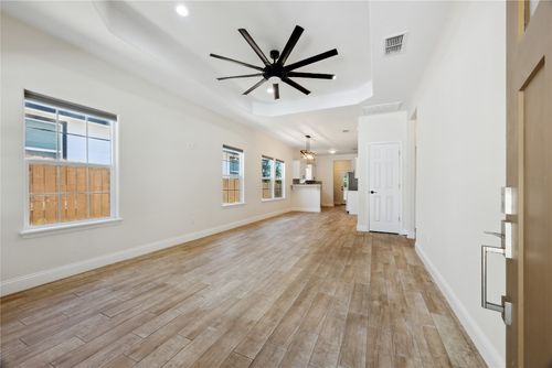 810 E Navarro St, Lockhart, TX, 78644-1802 | Card Image