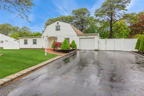 291 Southaven Ave, Medford, NY, 11763-4333 | Card Image