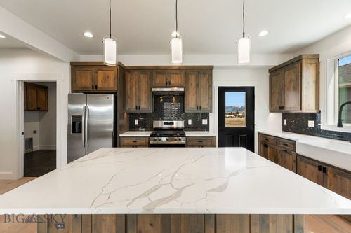 915 Arnold St, Bozeman, MT, 59715 | Card Image
