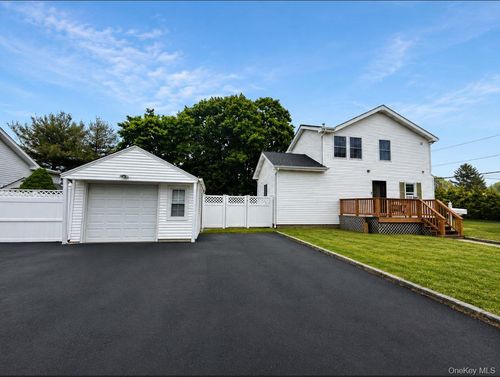 72 Peckham Ave, Islip, NY, 11751-2428 | Card Image