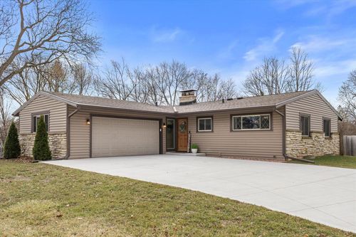 2365 S Green Links Drive, West Allis, WI, 53227 | Card Image