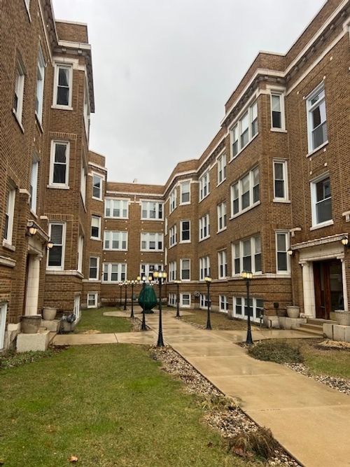 2w-6912 N Lakewood Avenue, Chicago, IL, 60626 | Card Image