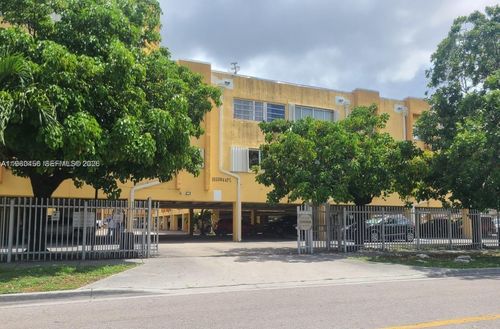 305-1555 W 44th Pl, Hialeah, FL, 33012 | Card Image