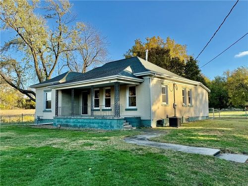 595 E North St, Corder, MO, 64021-7864 | Card Image