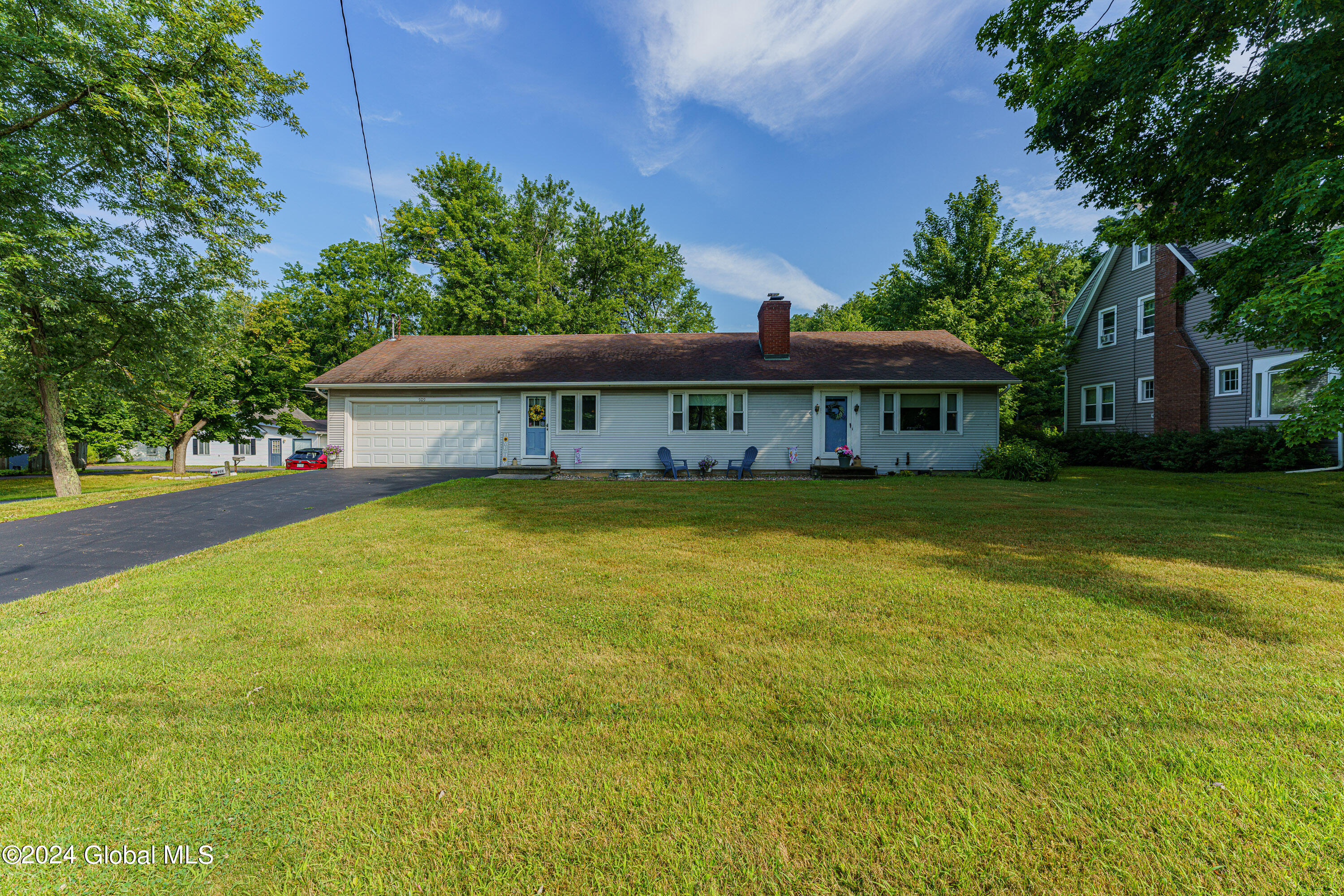 Hoosick Rd, Troy, NY 12180