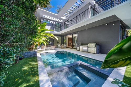 3670 Avocado Ave, Miami, FL, 33133-6206 | Card Image