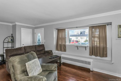 17 Linwood Pl, Massapequa Park, NY, 11762-1912 | Card Image