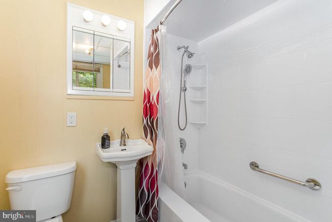 104 Miller Ln, Home with 3 bedrooms, 2 bathrooms and null parking in HARRISBURG PA | Image 17