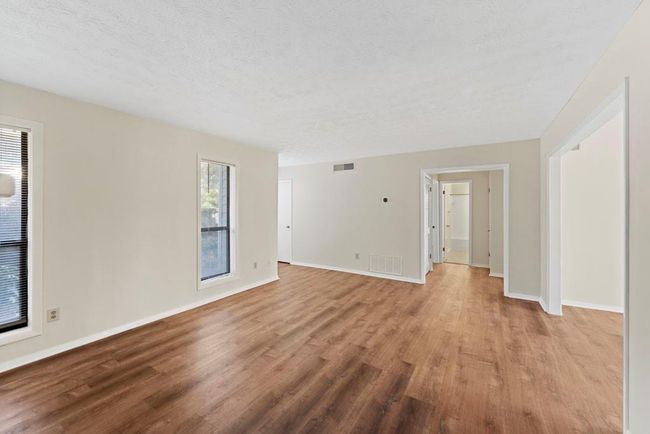 601 Park Ridge Cir, Condo with 2 bedrooms, 2 bathrooms and 2 parking in Marietta GA | Image 5